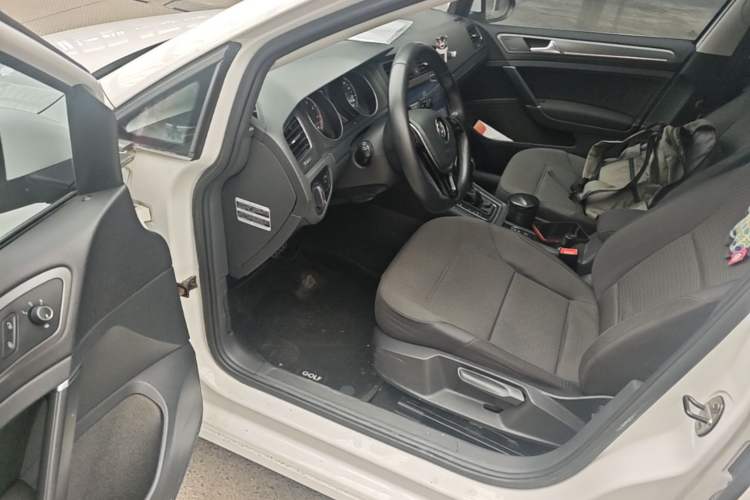 Used Volkswagen Golf 2014 1.4TSI Automatic Comfort Model Driver Seat