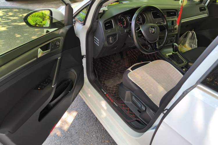 Used Volkswagen Golf 2014 1.6L Automatic Comfort Model Driver Seat
