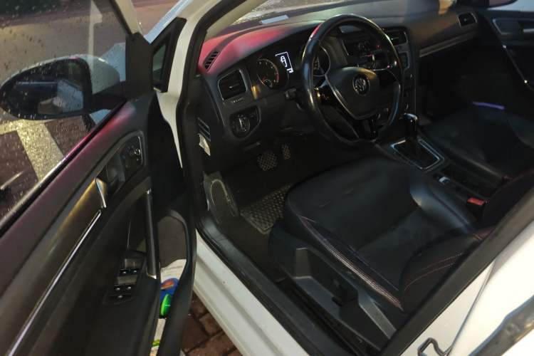 Used Volkswagen Golf 2014 1.6L Automatic Comfort Model Driver Seat