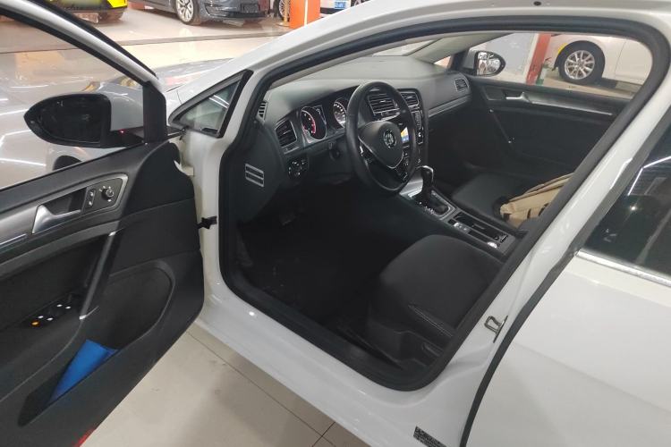 Used Volkswagen Golf 2014 1.4TSI Automatic Comfort Model Driver Seat
