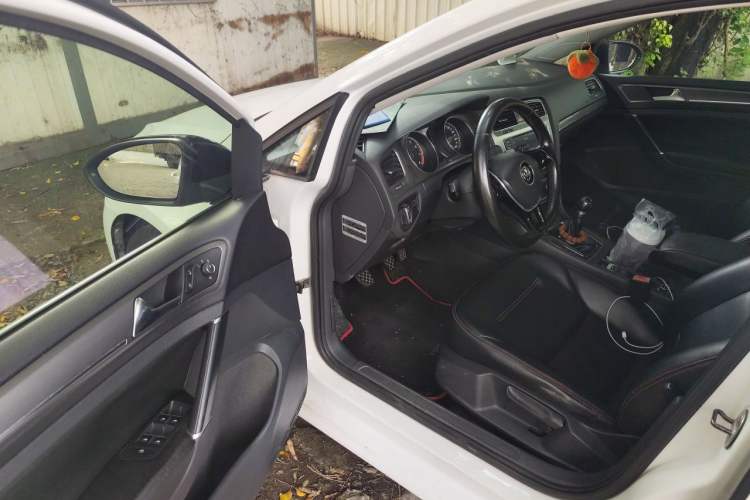 Used Volkswagen Golf 2014 1.4 TSI Manual Comfort Model Driver Seat