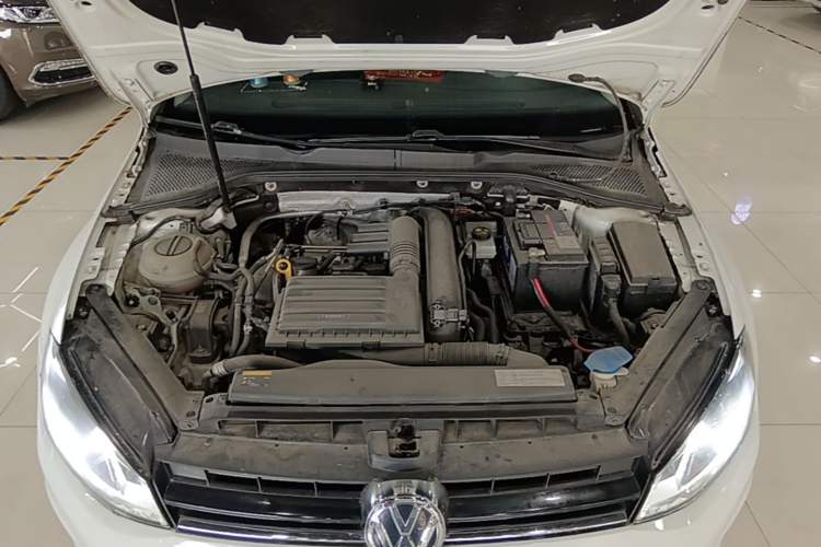 Used Volkswagen Golf 2014 1.4TSI Automatic Comfort Model Engine Bay