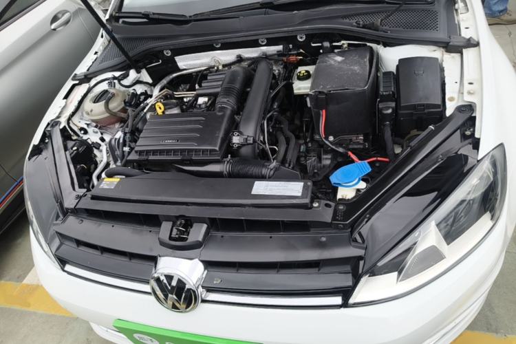 Used Volkswagen Golf 2014 1.4TSI Automatic Luxury Model Engine Bay
