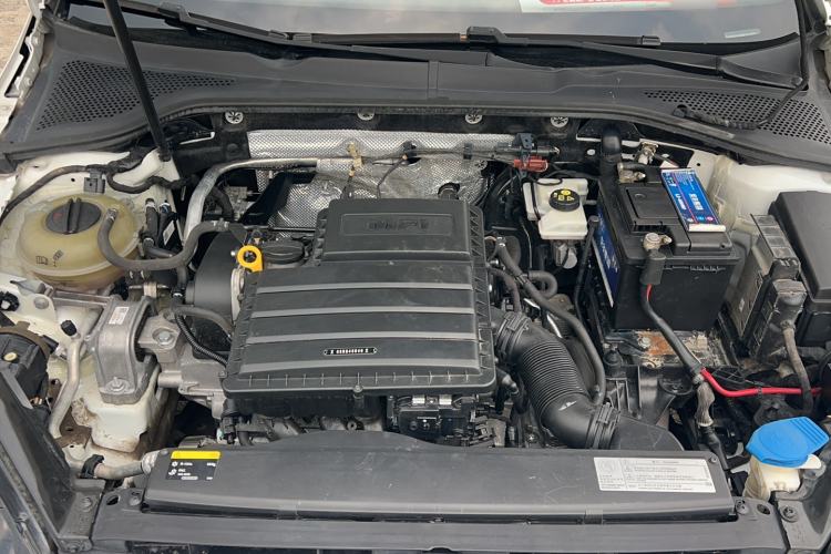 Used Volkswagen Golf 2014 1.6L Automatic Fashion Model Engine Bay