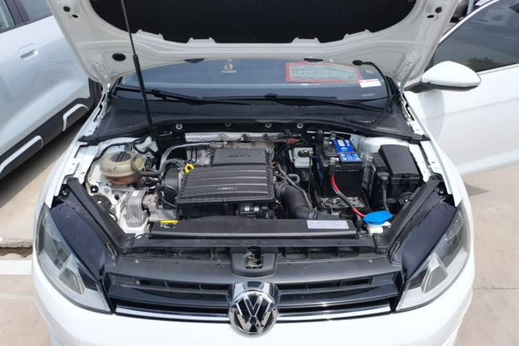 Used Volkswagen Golf 2014 1.6L Automatic Fashion Model Engine Bay