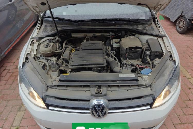 Used Volkswagen Golf 2014 1.6L Manual Fashion Edition Engine Bay