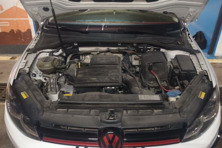 Used Volkswagen Golf 2014 1.6L Automatic Fashion Model Engine Bay