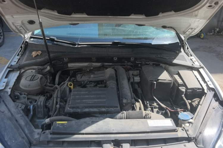 Used Volkswagen Golf 2014 1.4TSI Automatic Luxury Model Engine Bay