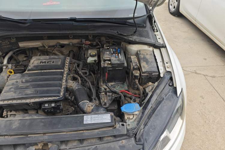 Used Volkswagen Golf 2014 1.6L Automatic Comfort Model Engine Bay Left