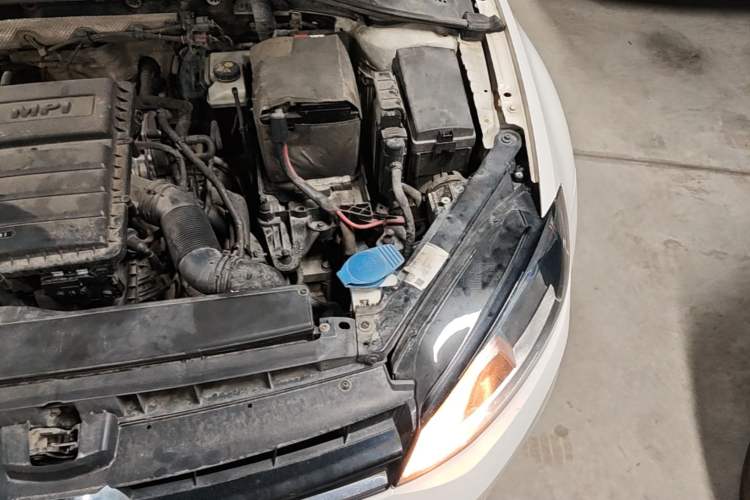 Used Volkswagen Golf 2014 1.6L Automatic Comfort Model Engine Bay Left