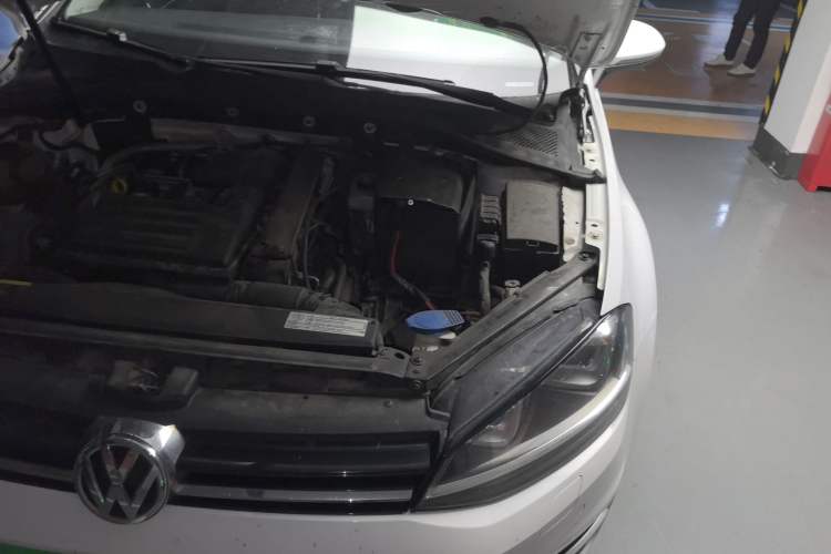 Used Volkswagen Golf 2014 1.4TSI Automatic Flagship Model Engine Bay Left