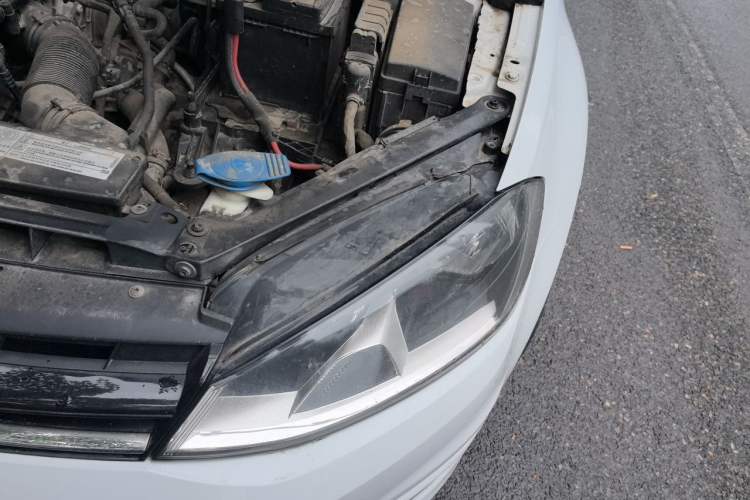 Used Volkswagen Golf 2014 1.6L Automatic Comfort Model Engine Bay Left