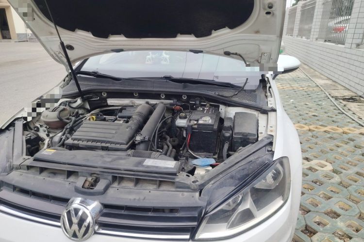 Used Volkswagen Golf 2014 1.4 TSI Manual Comfort Model Engine Bay Left