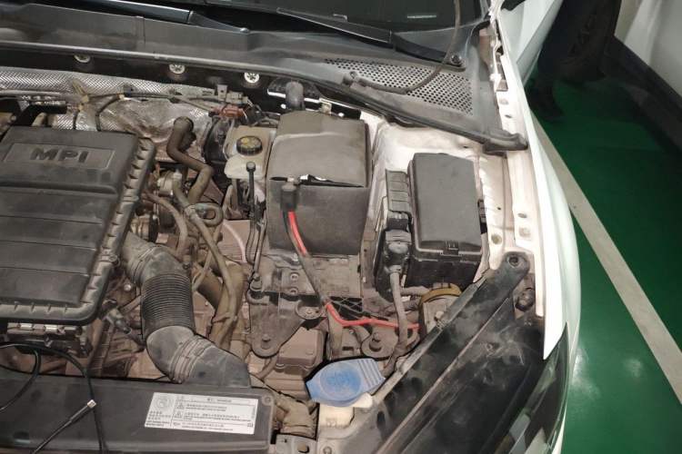 Used Volkswagen Golf 2014 1.6L Automatic Comfort Model Engine Bay Left