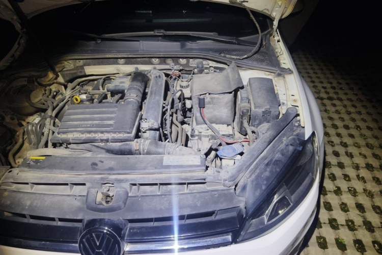 Used Volkswagen Golf 2014 1.4TSI Automatic Comfort Model Engine Bay Left