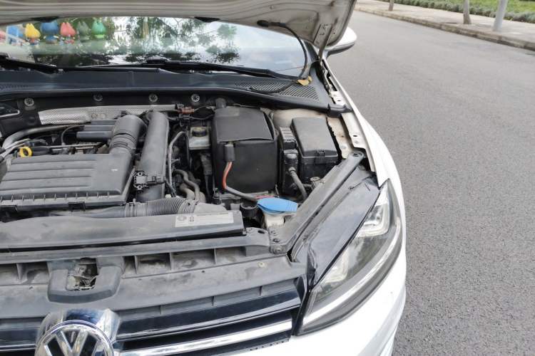 Used Volkswagen Golf 2014 1.4TSI Luxury Travel Edition Engine Bay Left