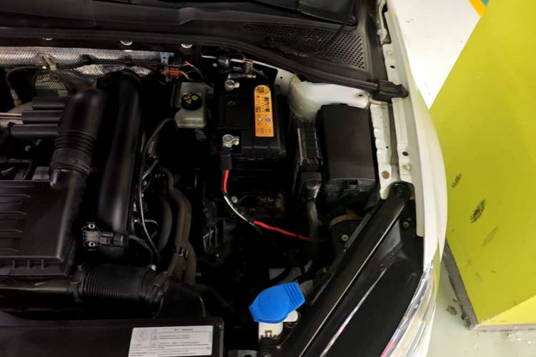 Used Volkswagen Golf 2014 1.4TSI Automatic Comfort Model Engine Bay Left