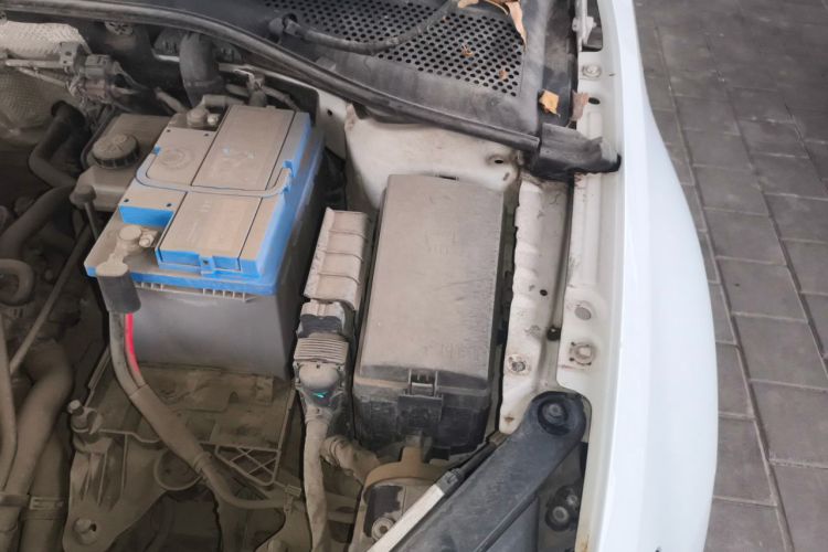 Used Volkswagen Golf 2014 1.6L Automatic Comfort Model Engine Bay Left