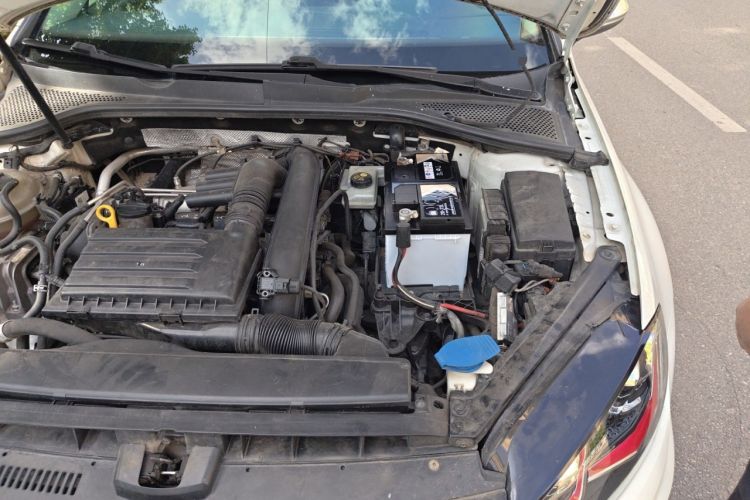 Used Volkswagen Golf 2014 1.4TSI Automatic Luxury Model Engine Bay Left