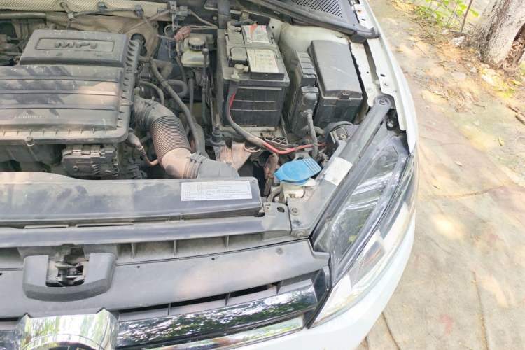 Used Volkswagen Golf 2014 1.6L Automatic Comfort Model Engine Bay Left