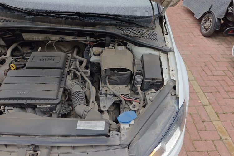 Used Volkswagen Golf 2014 1.6L Manual Fashion Edition Engine Bay Left