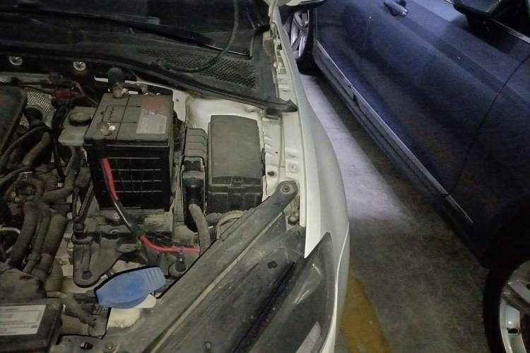 Used Volkswagen Golf 2014 1.4TSI Automatic Comfort Model Engine Bay Left