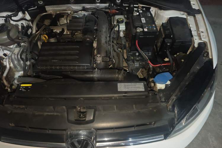 Used Volkswagen Golf 2014 1.4TSI Automatic Comfort Model Engine Bay Left