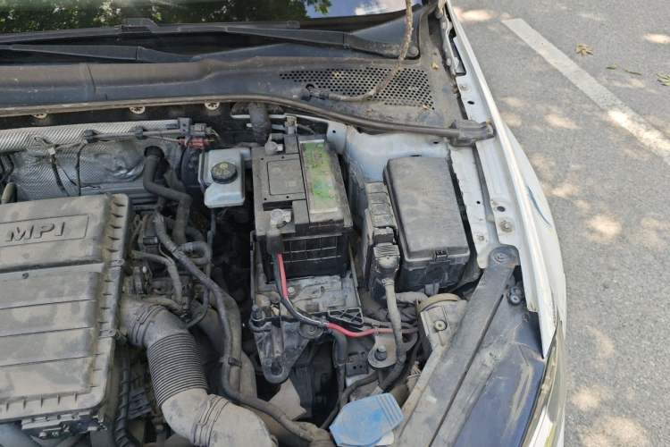 Used Volkswagen Golf 2014 1.6L Manual Fashion Edition Engine Bay Left
