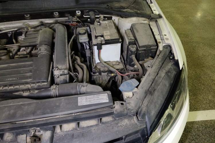 Used Volkswagen Golf 2014 1.4TSI Automatic Luxury Model Engine Bay Left