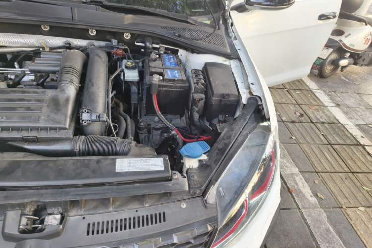 Used Volkswagen Golf 2014 1.4TSI Automatic Comfort Model Engine Bay Left