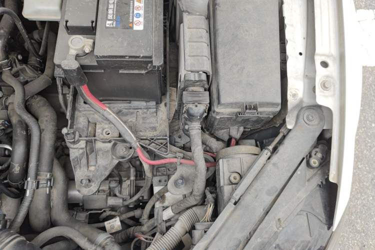 Used Volkswagen Golf 2014 1.4TSI Automatic Comfort Model Engine Bay Left