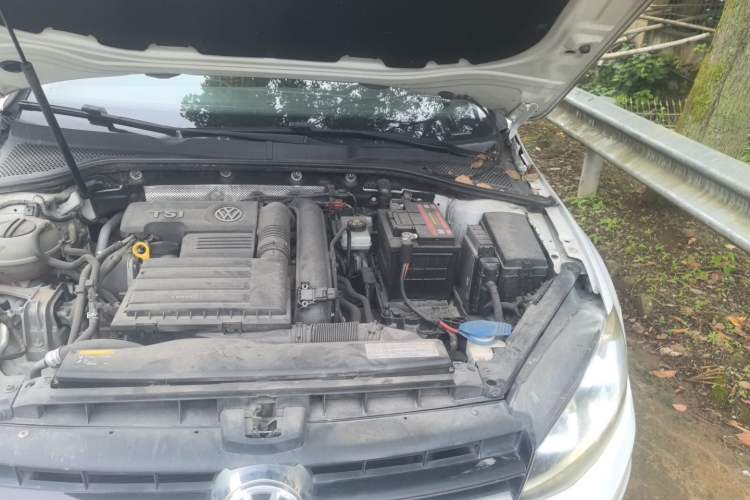 Used Volkswagen Golf 2014 1.4TSI Automatic Comfort Model Engine Bay Left