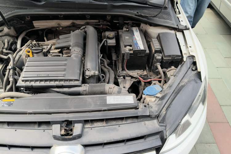 Used Volkswagen Golf 2014 1.4TSI Automatic Comfort Model Engine Bay Left