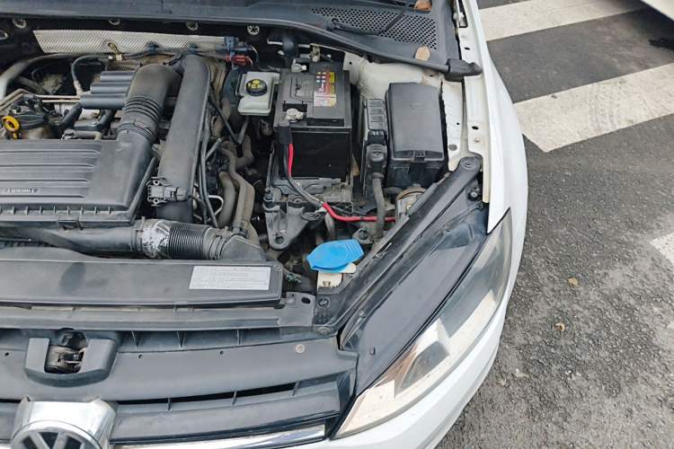 Used Volkswagen Golf 2014 1.4 TSI Manual Comfort Model Engine Bay Left