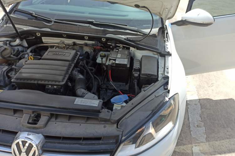 Used Volkswagen Golf 2014 1.6L Automatic Comfort Model Engine Bay Left