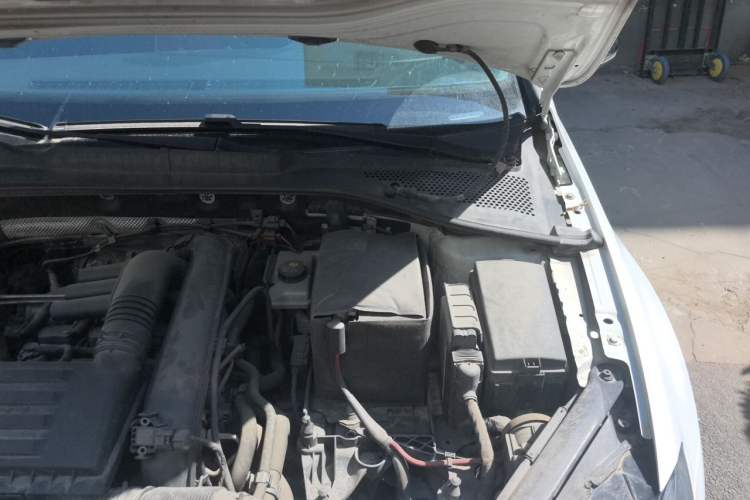 Used Volkswagen Golf 2014 1.4TSI Automatic Luxury Model Engine Bay Left