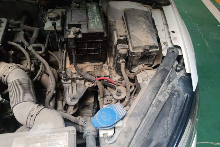 Used Volkswagen Golf 2014 1.6L Automatic Comfort Model Engine Bay Left