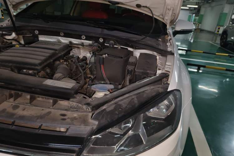 Used Volkswagen Golf 2014 1.6L Automatic Comfort Model Engine Bay Left