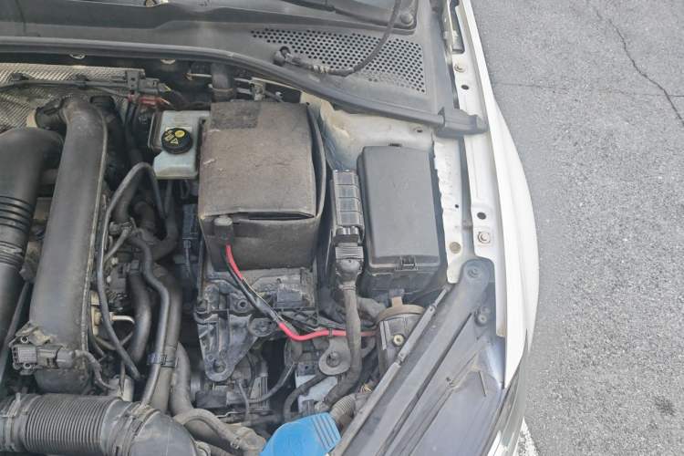 Used Volkswagen Golf 2014 1.4TSI Automatic Luxury Model Engine Bay Left