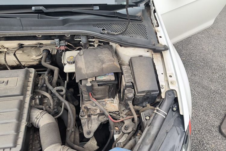 Used Volkswagen Golf 2014 1.6L Manual Fashion Edition Engine Bay Left