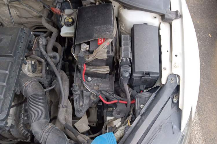 Used Volkswagen Golf 2014 1.6L Manual Fashion Edition Engine Bay Left