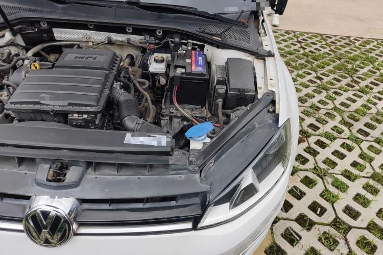 Used Volkswagen Golf 2014 1.6L Manual Fashion Edition Engine Bay Left