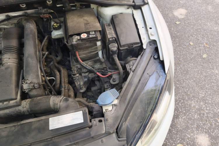 Used Volkswagen Golf 2014 1.4 TSI Manual Comfort Model Engine Bay Left