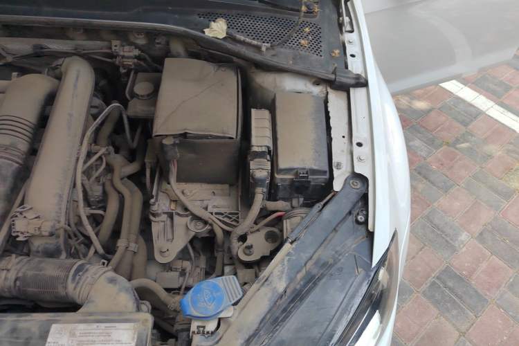 Used Volkswagen Golf 2014 1.4TSI Automatic Luxury Model Engine Bay Left