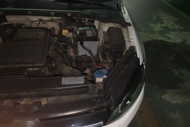 Used Volkswagen Golf 2014 1.6L Automatic Fashion Model Engine Bay Left