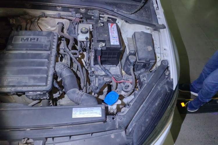 Used Volkswagen Golf 2014 1.6L Automatic Comfort Model Engine Bay Left