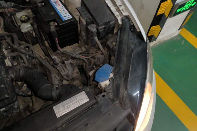 Used Volkswagen Golf 2014 1.6L Automatic Comfort Model Engine Bay Left