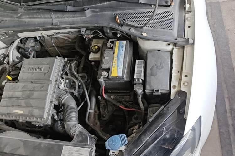 Used Volkswagen Golf 2014 1.6L Automatic Comfort Model Engine Bay Left