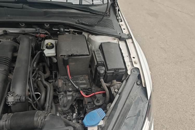 Used Volkswagen Golf 2014 1.4TSI Automatic Comfort Model Engine Bay Left