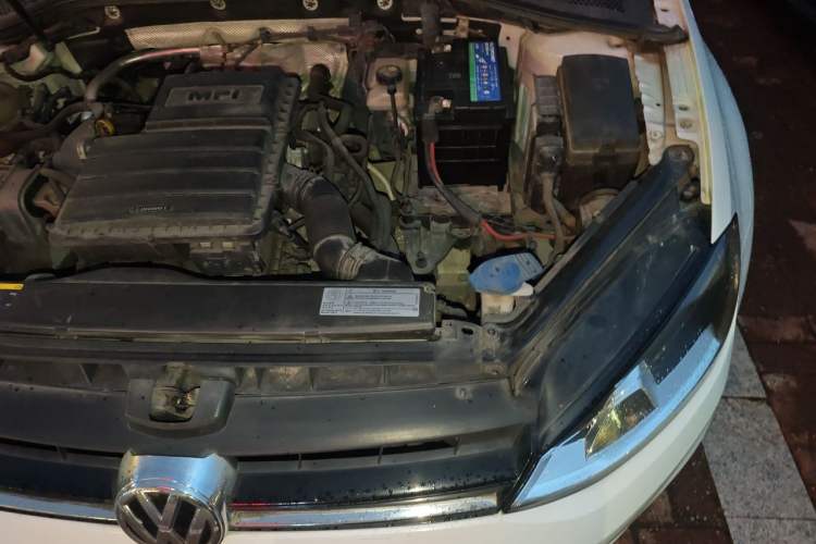 Used Volkswagen Golf 2014 1.6L Automatic Comfort Model Engine Bay Left